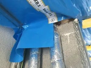 Undichte Durchführung von Installationsleitungen durch die Luftdichtheitsschicht aufgrund fehlender Detailplanung