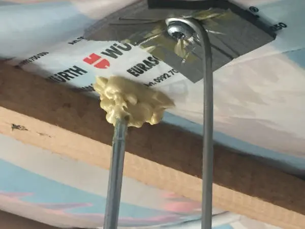 Baumangel an Leitungsdurchführung – fehlende luftdichte Anbindung der Dampfbremse