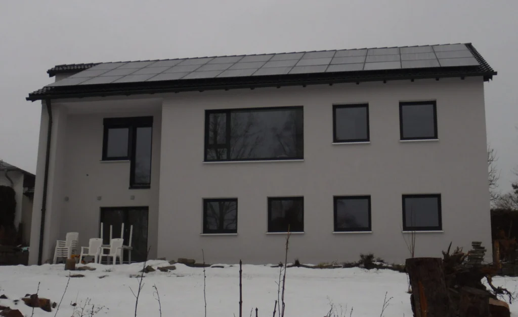 Energetische Sanierung eines Wohngebäudes in Hof mit Gerüst – Baubegleitung durch Energieberater