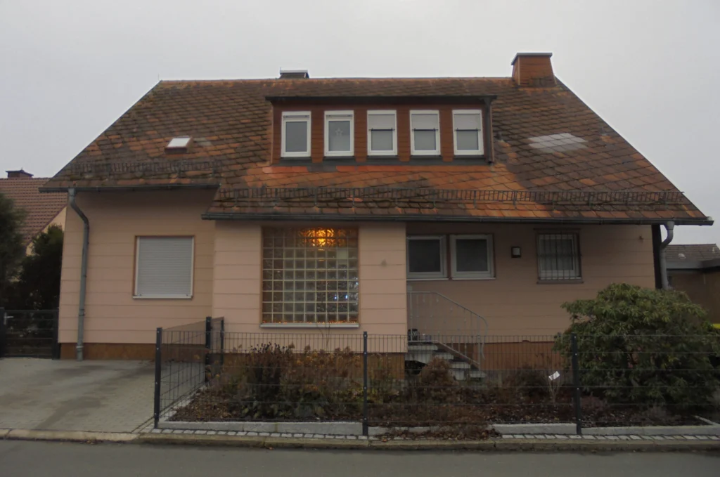 Wohngebäude in Hof vor energetischer Sanierung – Energieberatung Bestandsgebäude