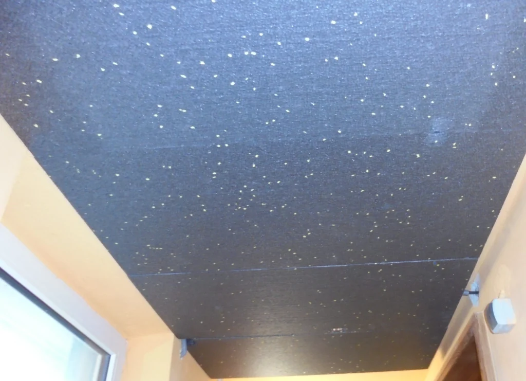 Kellerdeckendämmung in Schwarzenbach an der Saale mit montierten Dämmplatten zur Reduzierung von Wärmeverlusten im Erdgeschoss